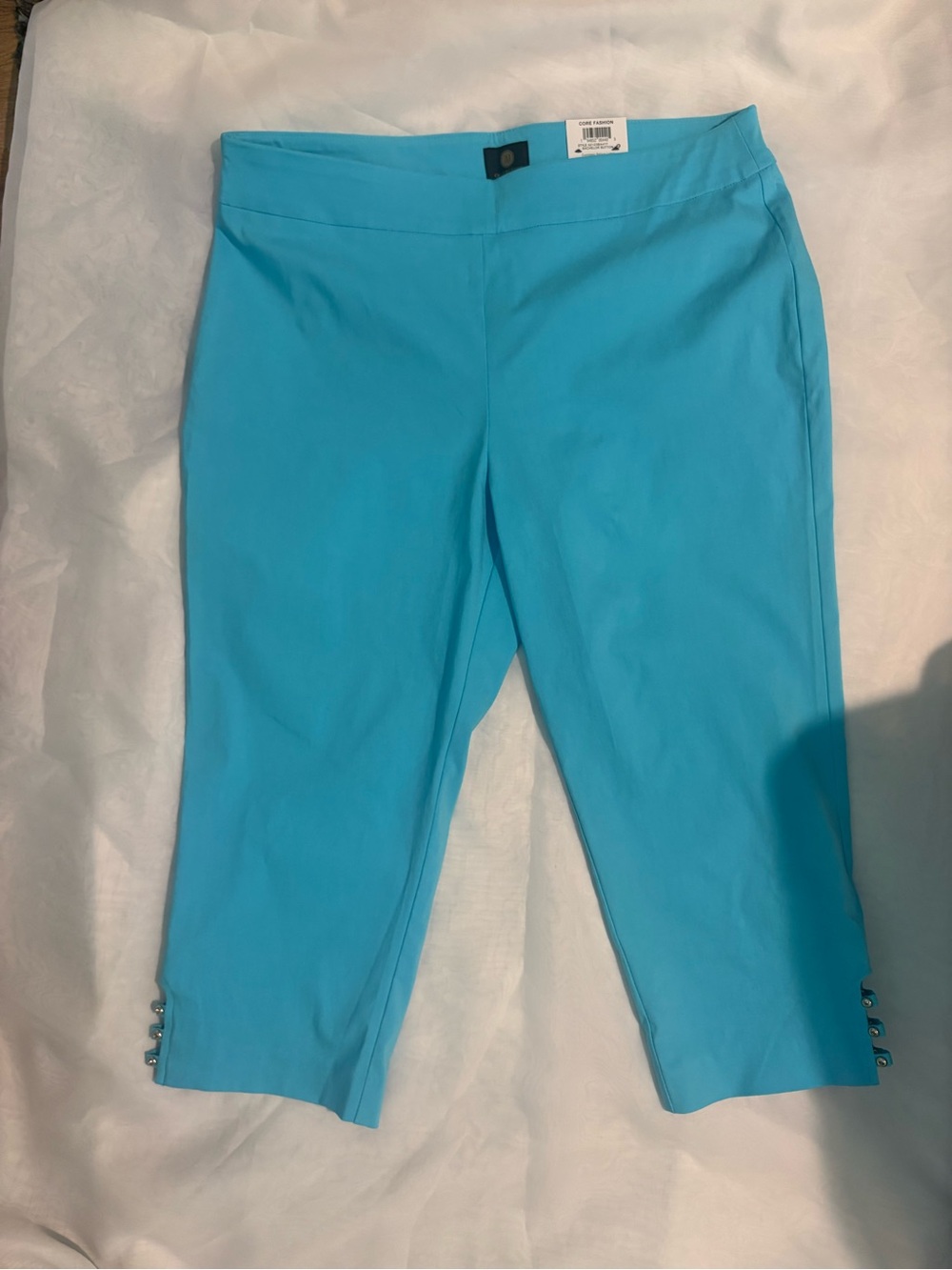 JM Collection Aqua Blue Cropped Stretch Capris with Decorative Hem Buttons NWT